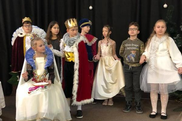 Гурток «English speaking club» - Вистава-казка «Snow White and dwarfs»