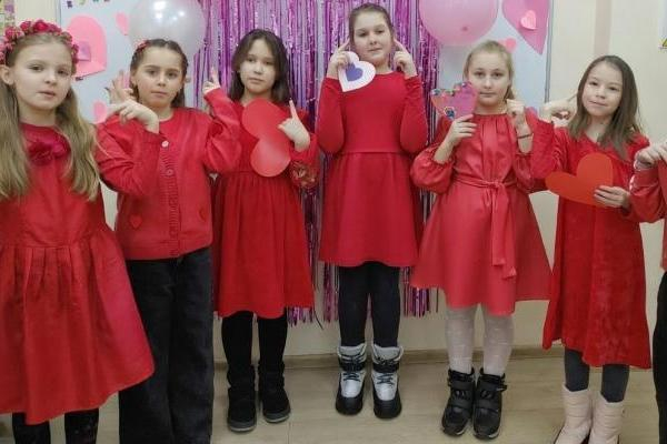 Гурток «English speaking club» - Міжнародний День червоного одягу (International Wear Red Day) 